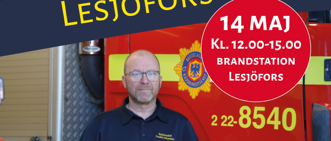 Räddningsstjänstpersonal står fram för brandbil. Följande text kan läsas: Öppet hus Lesjöfors 14 maj Kl. 12.00-15.00 brandstation Lesjöfors Är du nyfiken på brandmansyrket? Kom så berättar vi mer om arbetet och vägen dit! Aktiviteter • Prova på Rullbandstest • Förevisning HLR • Rundtur brandstation • Förevisning Utrustning Kom och säg hej till Flammy!
